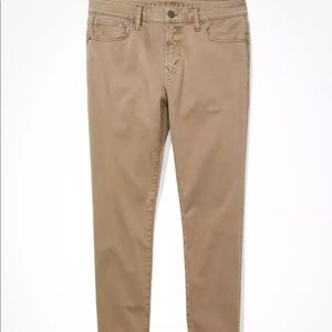 Ultra-soft twill with just the right amount of stretch. 32w-32L. Never worn.